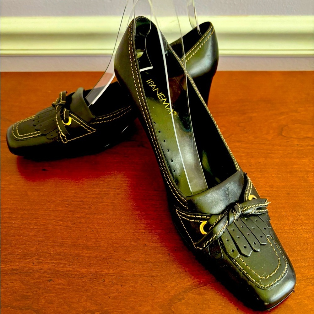 Ipanema Black Leather Heels Size 7.5 Loafer Style